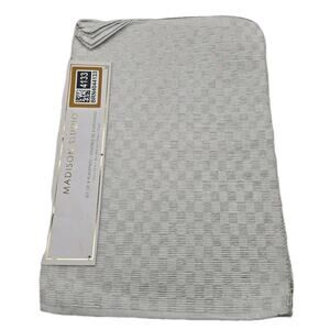 White Silver Checked Woven Placemats Set Of 8 Madison Studio 13x9" NEW Shimmery